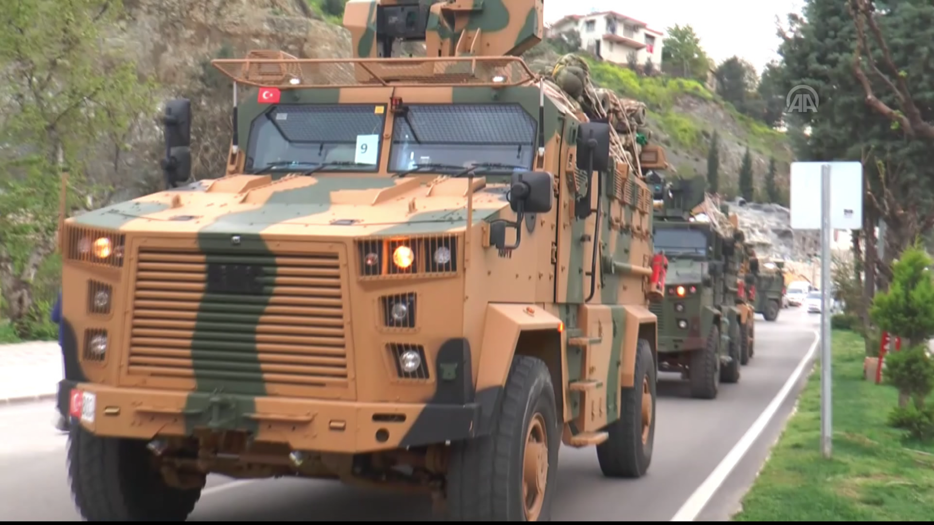 Artêşa Tirkiyê, hêzên zêdetir dişîn e ser sînorê Kobanî 